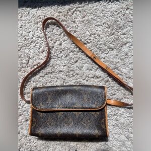 Vintage LV Pochette XS